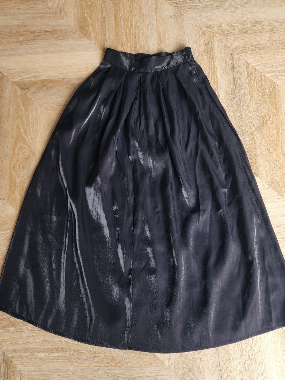 Incredible Piece From the 90s - 1993 Laura Black Satin Shimmery A-Line Skirt